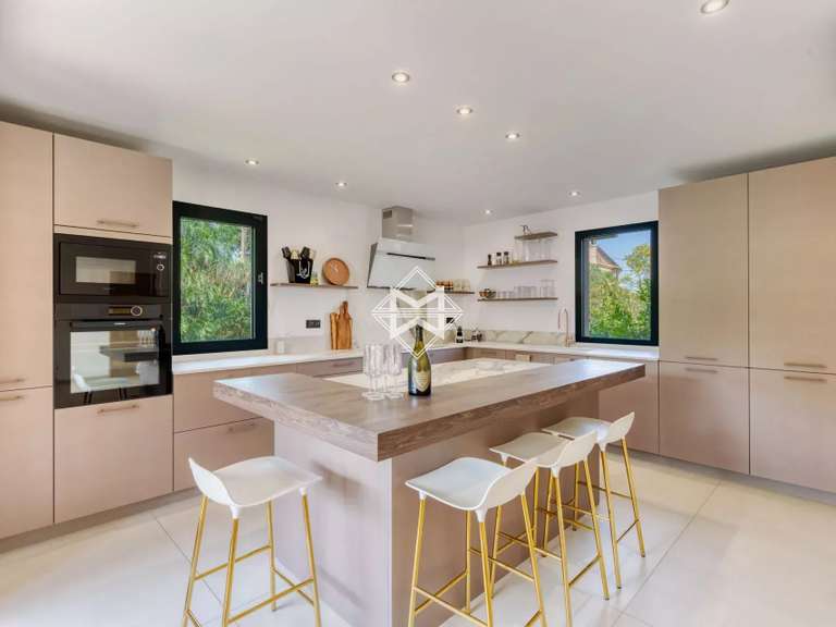 Maison Saint-Tropez - 5 chambres - 255m²