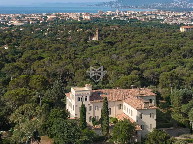 Château Fréjus - 12 chambres - 2000m²