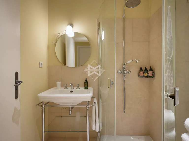 Château Fréjus - 12 chambres - 2000m²