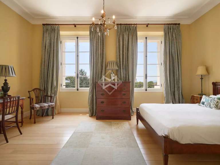 Château Fréjus - 12 chambres - 2000m²