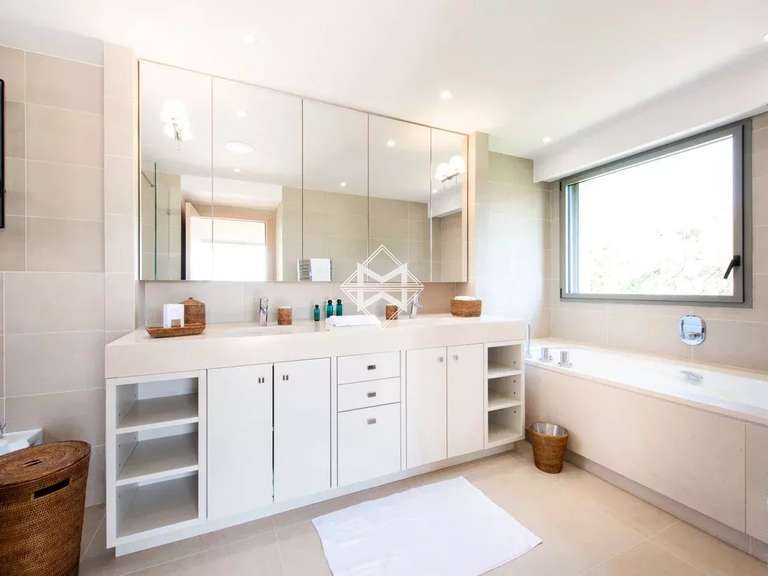 Villa avec Vue sur mer Cap-d-antibes - 7 chambres - 350m²