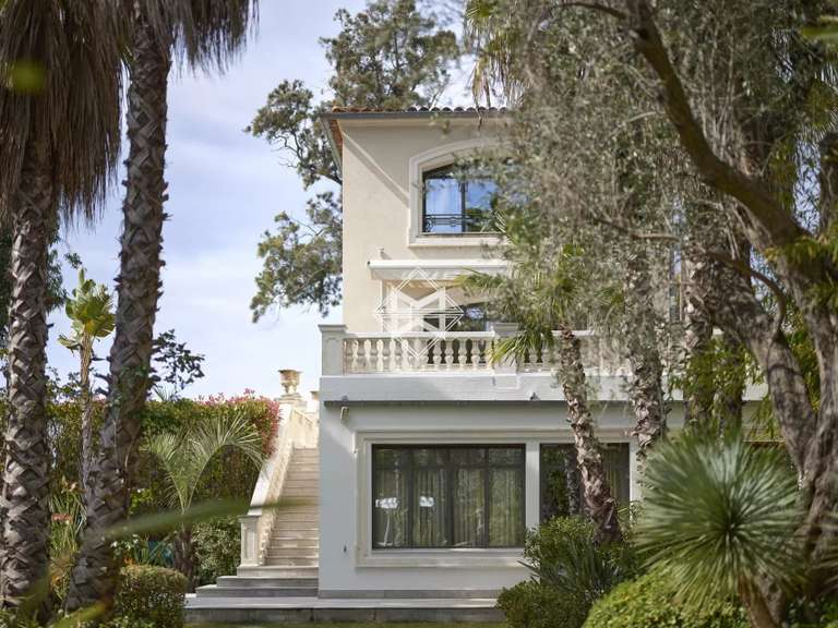 Propriété Cap-d-antibes - 9 chambres - 800m²
