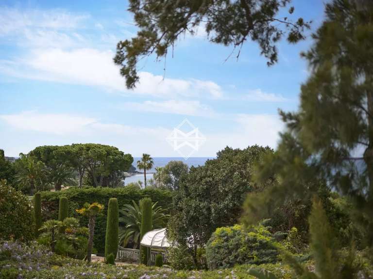 Propriété Cap-d-antibes - 9 chambres - 800m²