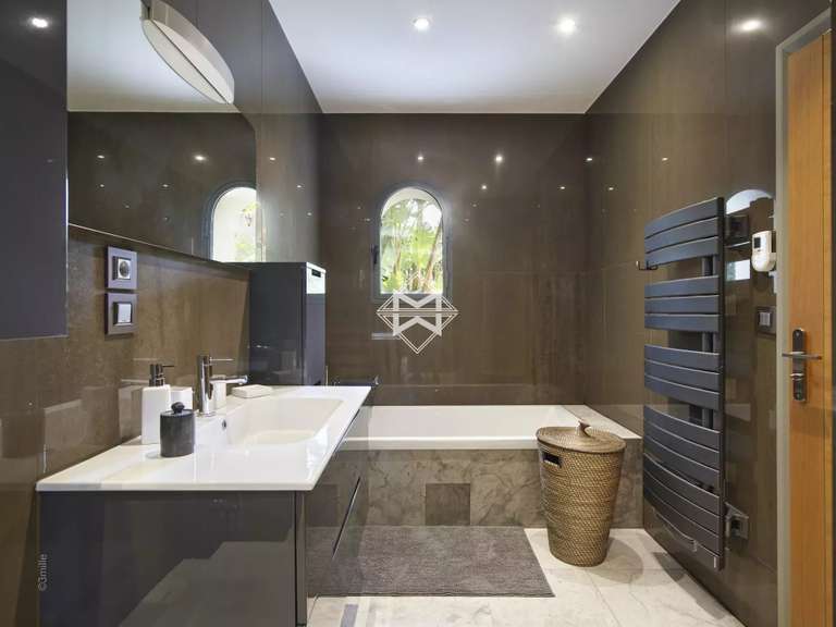 Propriété Cap-d-antibes - 9 chambres - 800m²