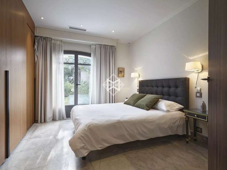 Propriété Cap-d-antibes - 9 chambres - 800m²