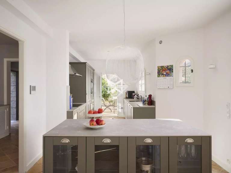 Maison Châteauneuf-Grasse - 6 chambres - 453m²