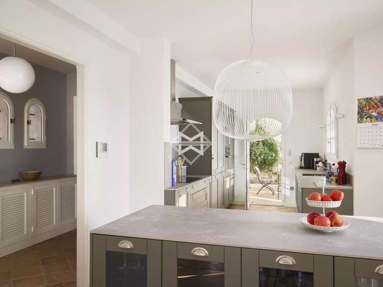 Maison Châteauneuf-Grasse - 6 chambres - 453m²