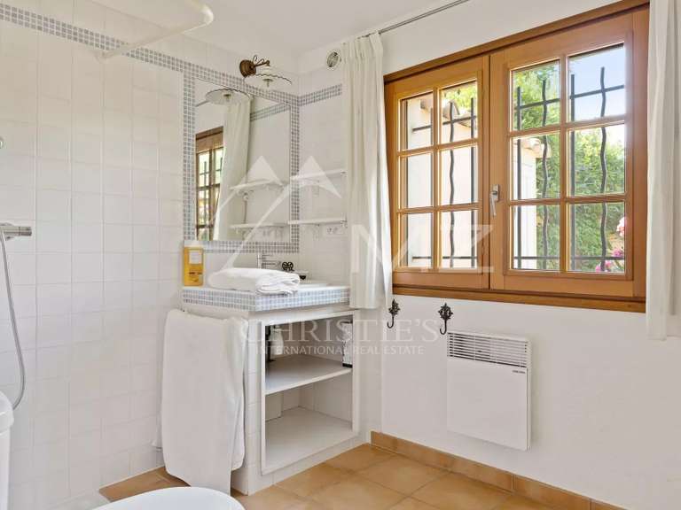 Villa Cap-d-antibes - 4 chambres - 210m²