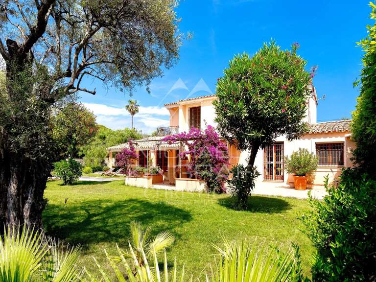 Villa Cap-d-antibes - 4 chambres - 210m²
