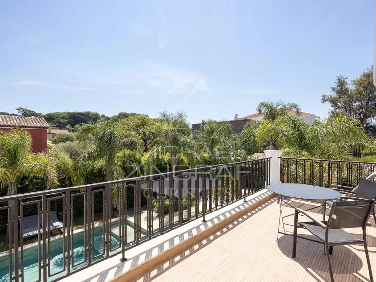 Villa Cap-d-antibes - 4 chambres - 300m²
