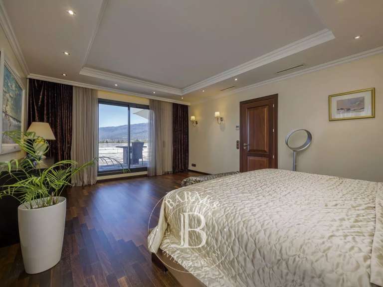 Maison Saint-Genis-Pouilly - 2 chambres - 178m²
