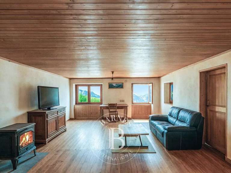 Maison Demi-Quartier - 527m²