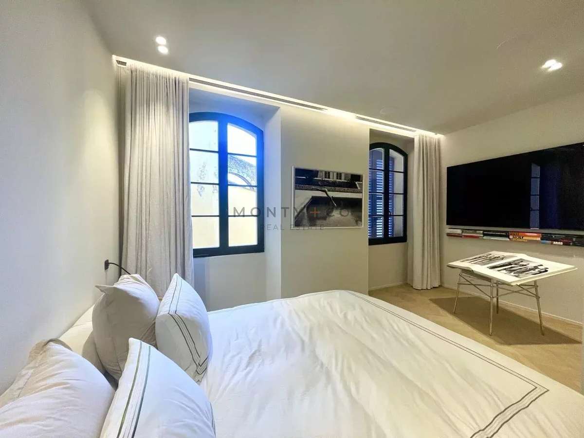 House Saint-Tropez