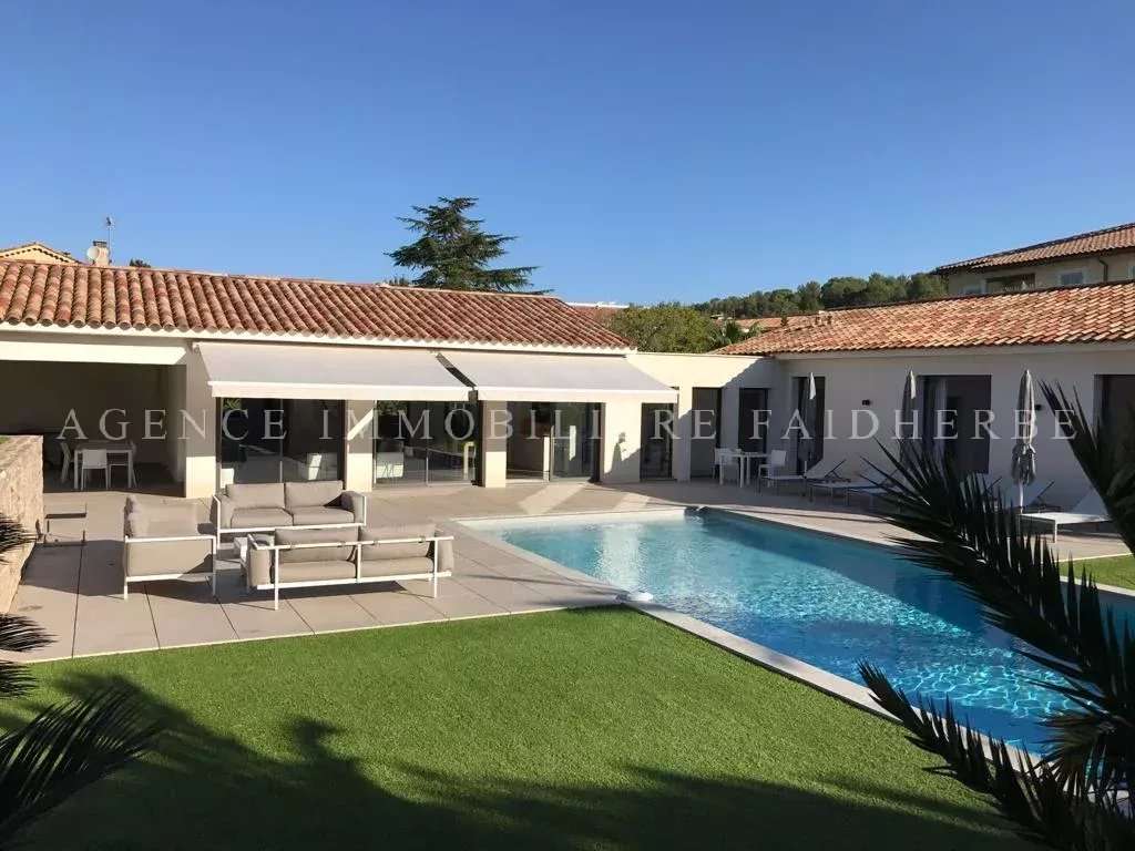 House Saint-Tropez