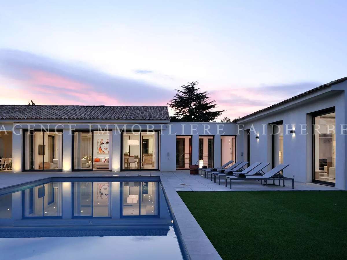 House Saint-Tropez