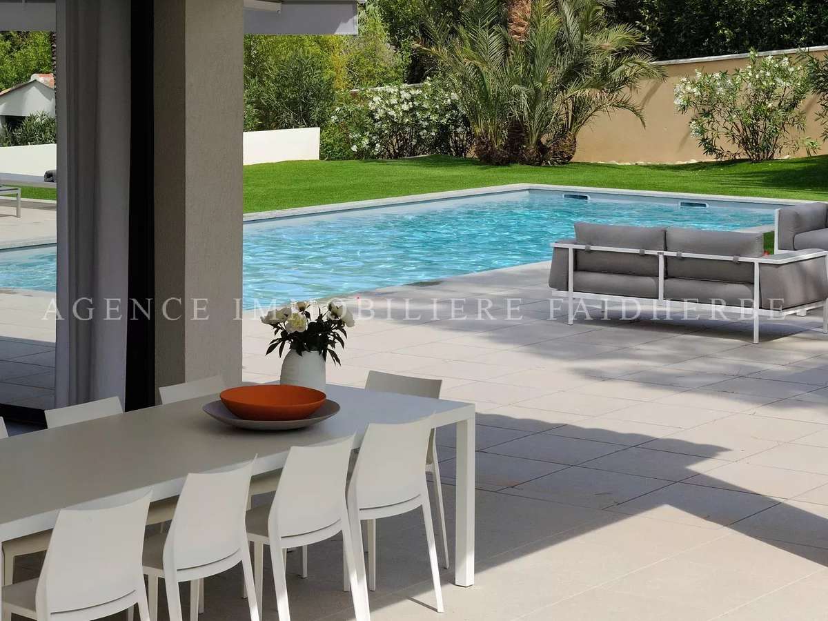 House Saint-Tropez
