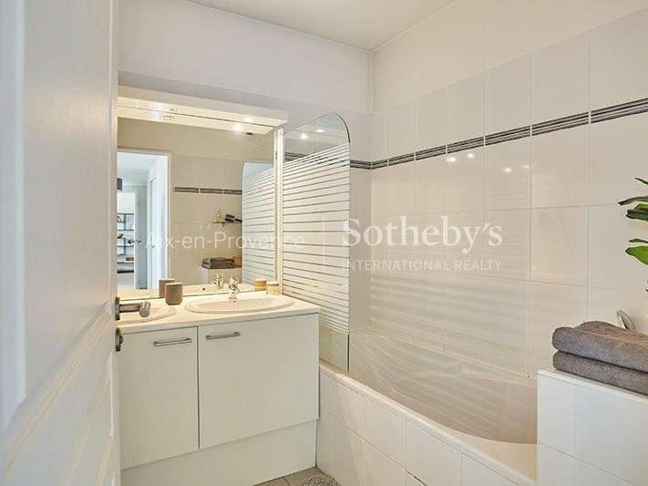 Apartment Aix-en-Provence - 2 bedrooms - 91m²