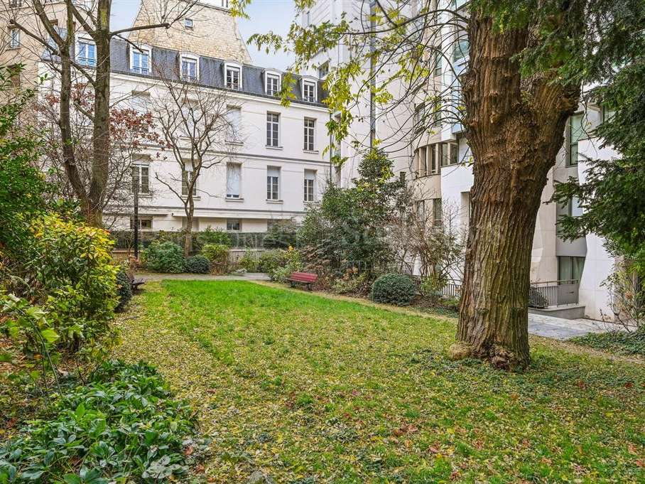 Apartment Paris 16e