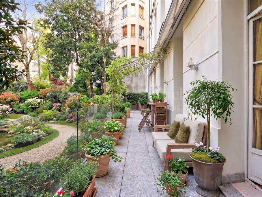 Apartment Paris 16e