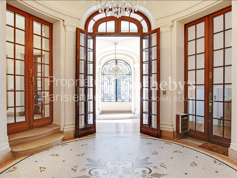 Appartement Paris 16e - 12 chambres - 720m²