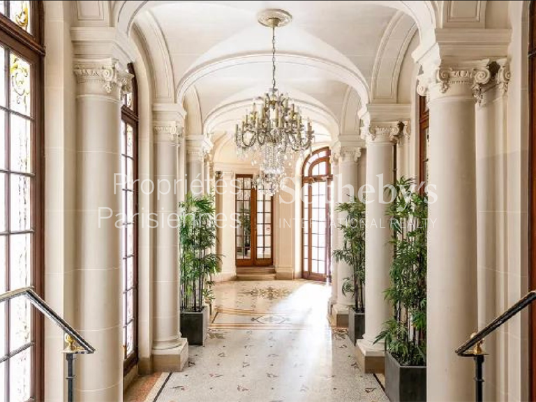 Appartement Paris 16e - 12 chambres - 720m²