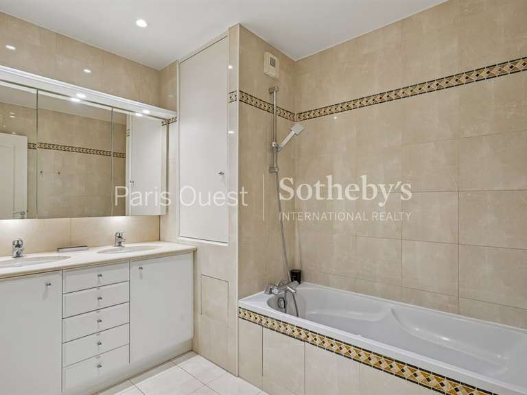Apartment Neuilly-sur-Seine - 3 bedrooms - 167m²