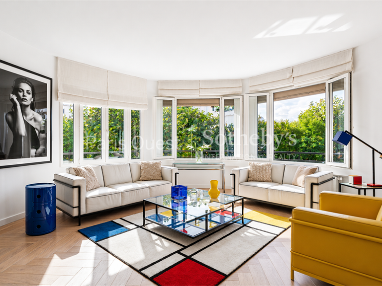 Appartement Paris 16e - 2 chambres - 119m²
