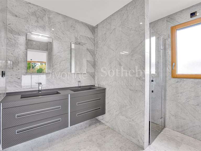 Appartement Divonne-les-Bains - 5 chambres - 291m²