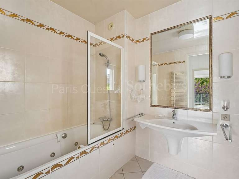 Appartement Neuilly-sur-Seine - 2 chambres - 126m²