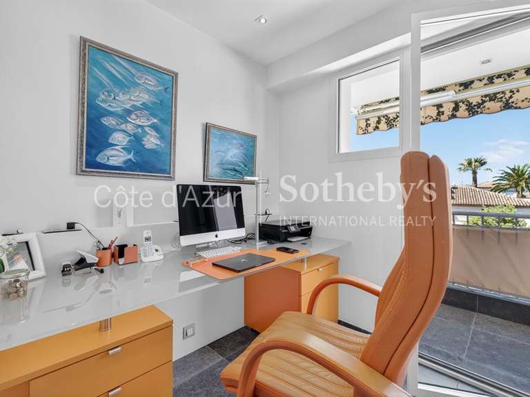 Appartement Cap-d-antibes - 2 chambres - 139m²