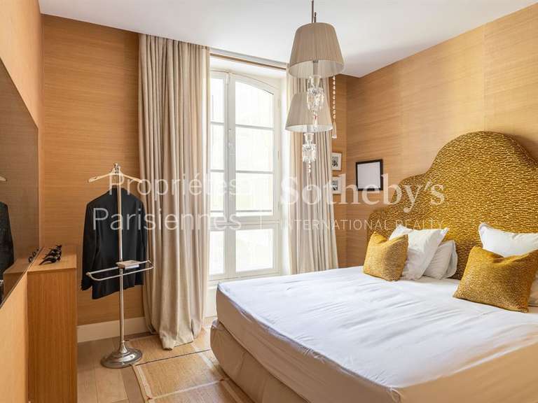 Apartment Paris 1er - 3 bedrooms - 138m²