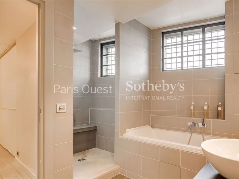 Appartement Paris 8e - 2 chambres - 152m²