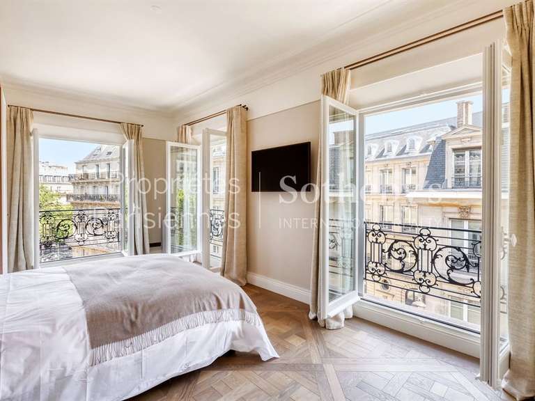 Appartement Paris 8e - 2 chambres - 132m²