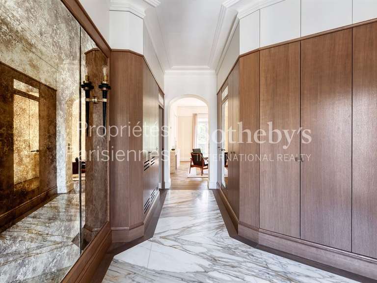 Appartement Paris 8e - 2 chambres - 132m²