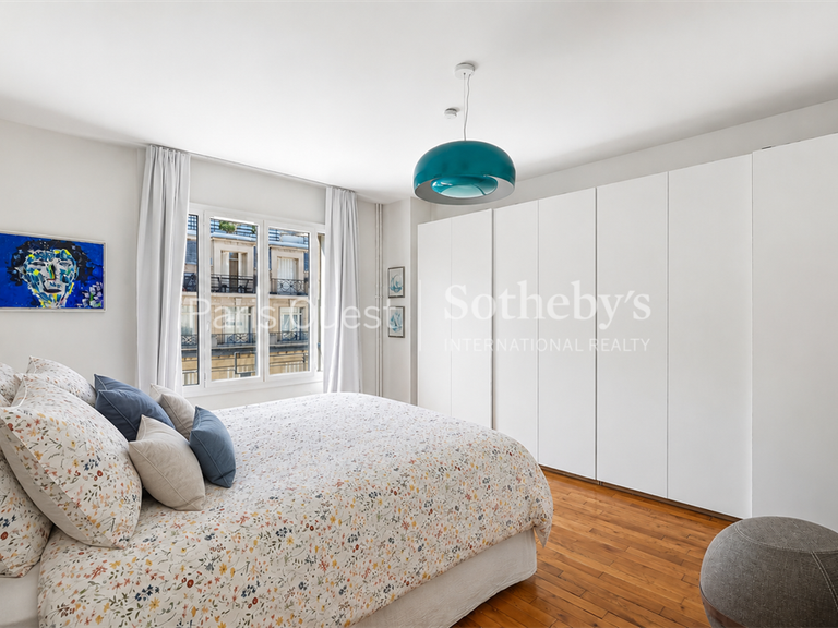Appartement Paris 16e - 3 chambres - 152m²
