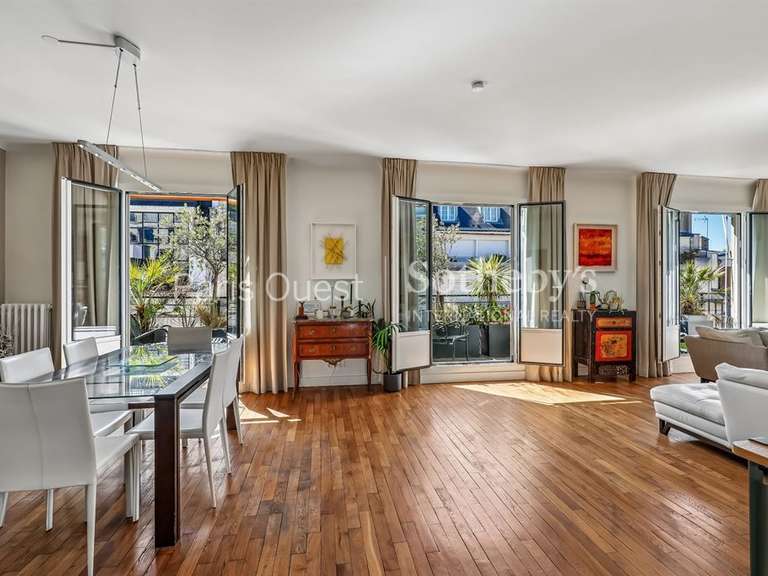 Appartement Paris 16e - 3 chambres - 152m²