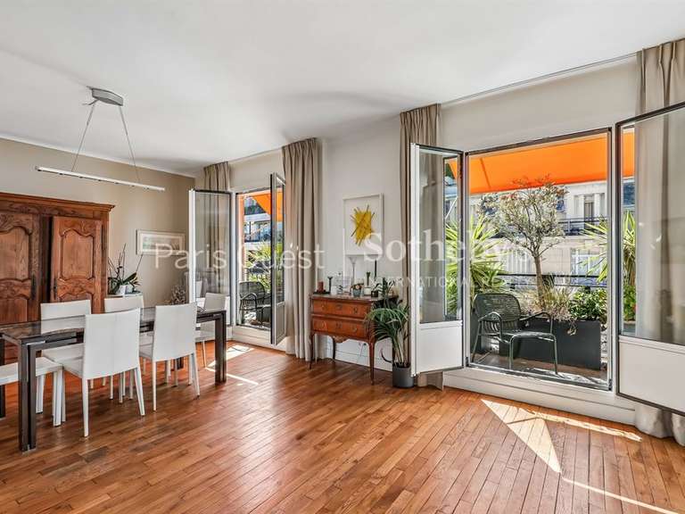 Appartement Paris 16e - 3 chambres - 152m²
