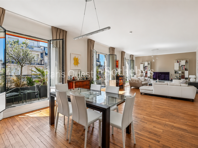 Appartement Paris 16e - 3 chambres - 152m²