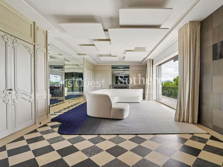 Apartment Neuilly-sur-Seine - 3 bedrooms - 242m²