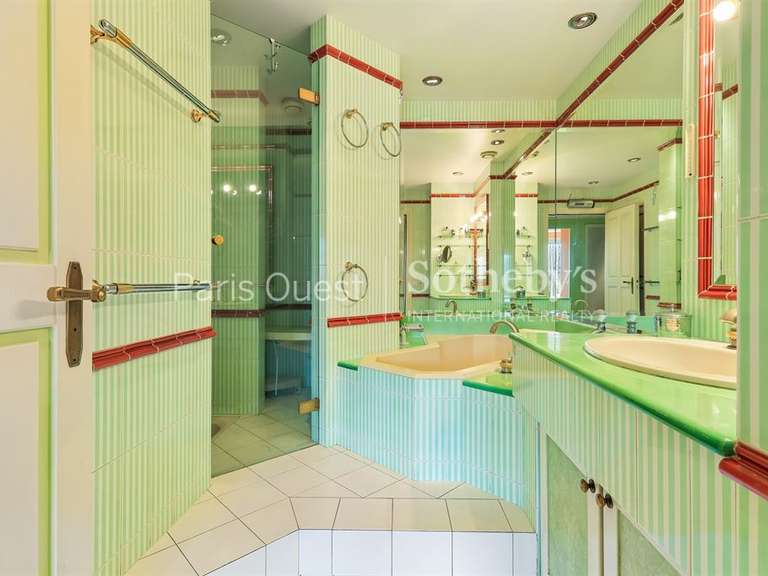 Appartement Paris 16e - 2 chambres - 145m²