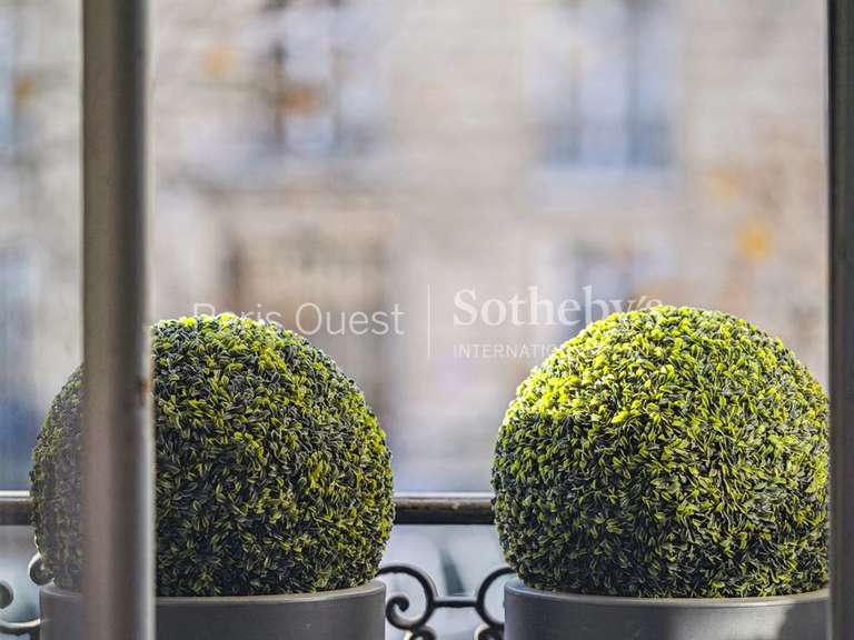 Appartement Paris 16e - 5 chambres - 194m²