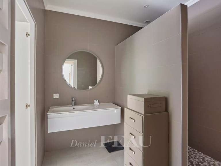 Appartement Paris 16e - 2 chambres - 75m²