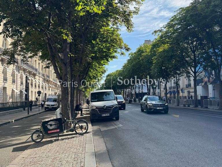 Appartement Paris 8e - 3 chambres - 168m²