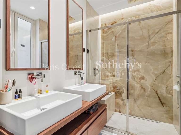 Apartment Neuilly-sur-Seine - 4 bedrooms - 194m²