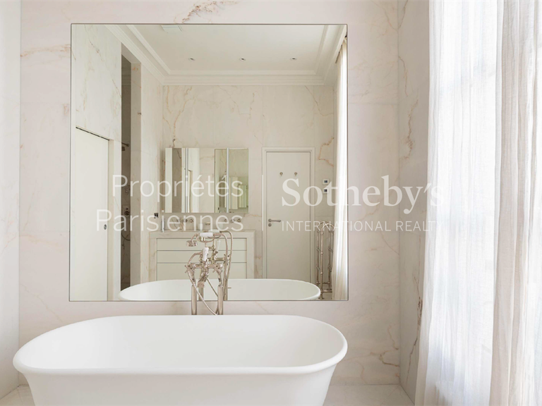 Appartement Paris 7e - 2 chambres - 160m²