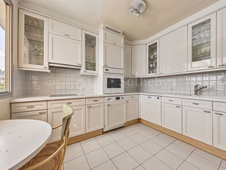 Appartement Paris 16e - 3 chambres - 144m²