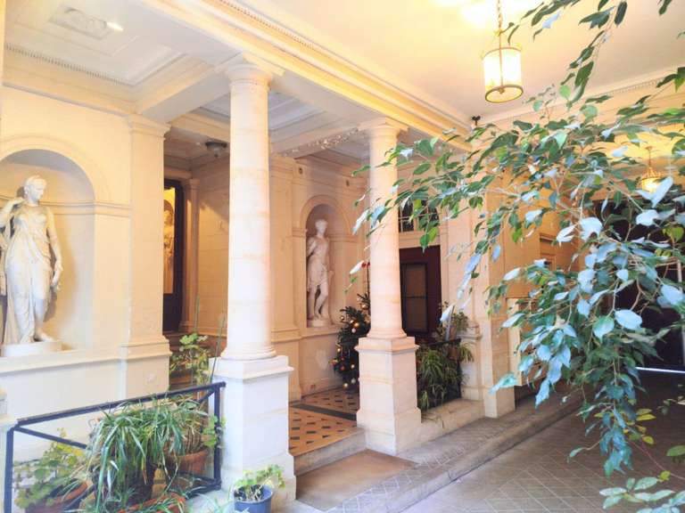 Appartement Paris 10e - 4 chambres - 345m²