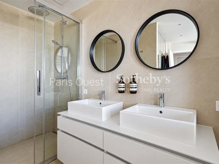 Appartement Paris 16e - 2 chambres - 105m²