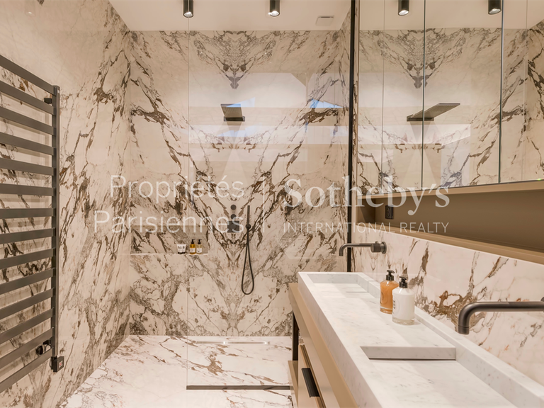 Appartement Paris 2e - 3 chambres - 321m²
