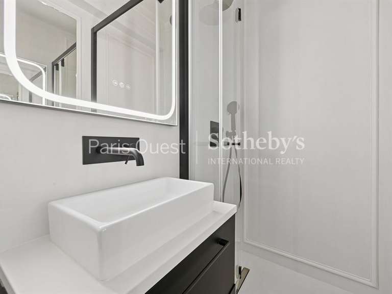 Appartement Paris 11e - 2 chambres - 65m²